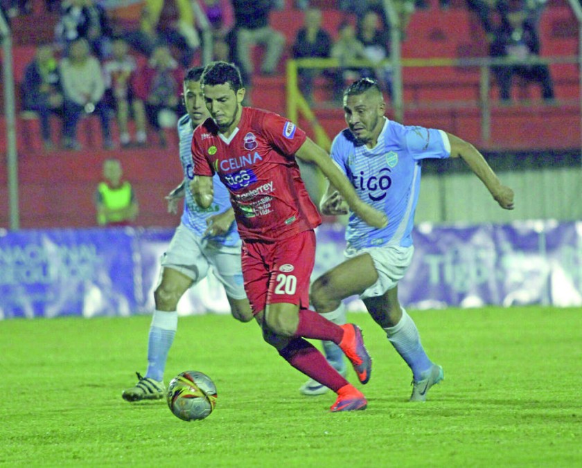 El Rojo ganó un partido que se vio empañado por dos “apagones”.