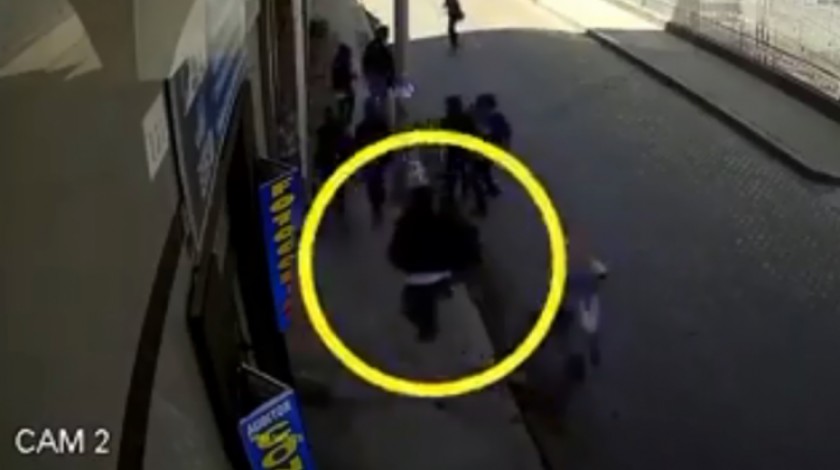 Imágenes de cámara de seguridad revelan que Jonathan Quispe murió al interior de una vivienda. FOTO: ANF