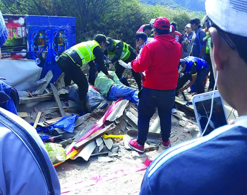 ACCIDENTE. Las dos personas heridas fueron asistidas por personal médico y luego trasladadas a Emergencias del hospital
