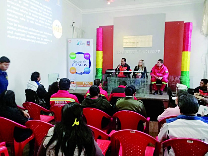 COEM. Instituciones en reunión.