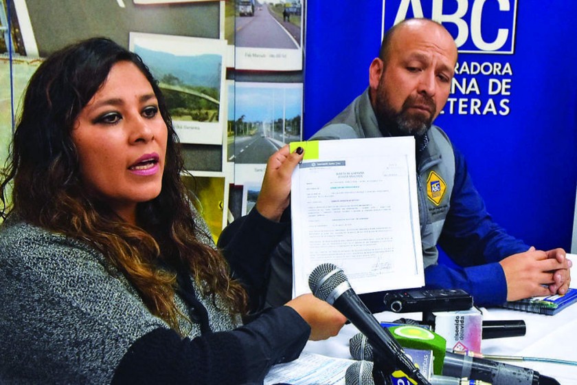 PROCESADOS. La ex presidenta de la ABC, Noemí Villegas y el ex gerente nacional técnico Erick de las Heras, cuando...