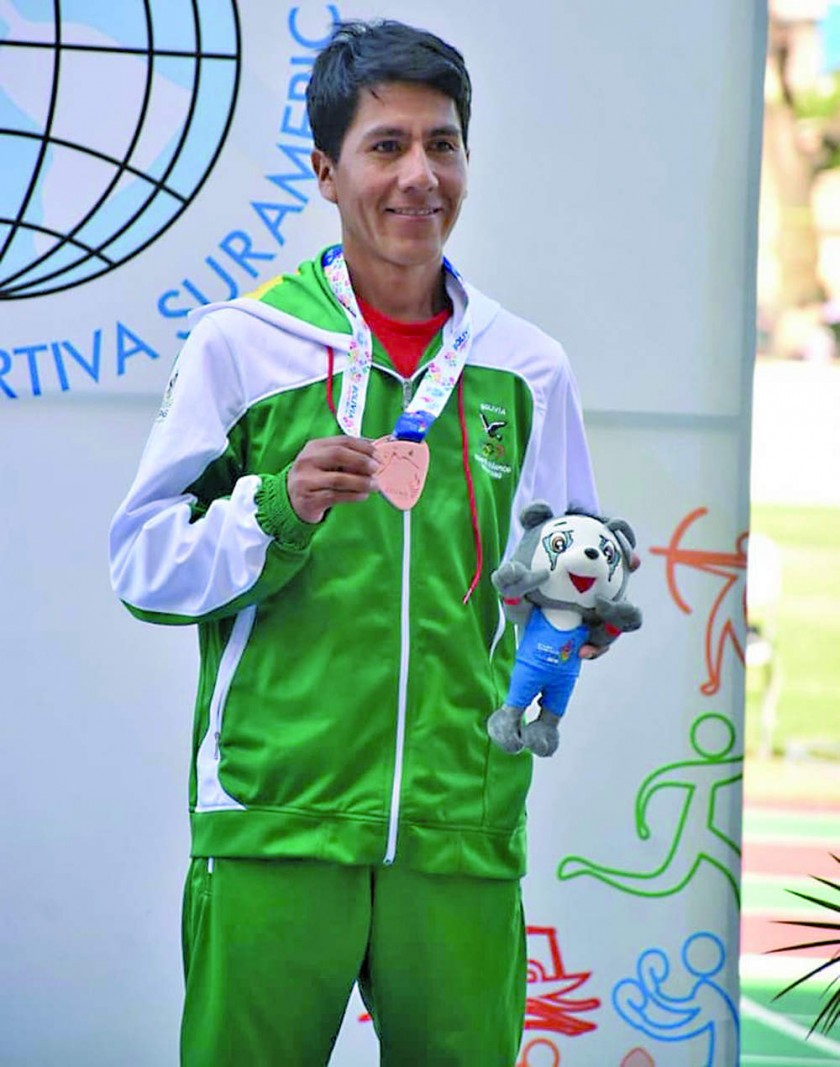 Los atletas bolivianos Ángela Castro, Ronal Quispe, Irma Vila y Vidal Basco subieron ayer al podio de los Juegos...