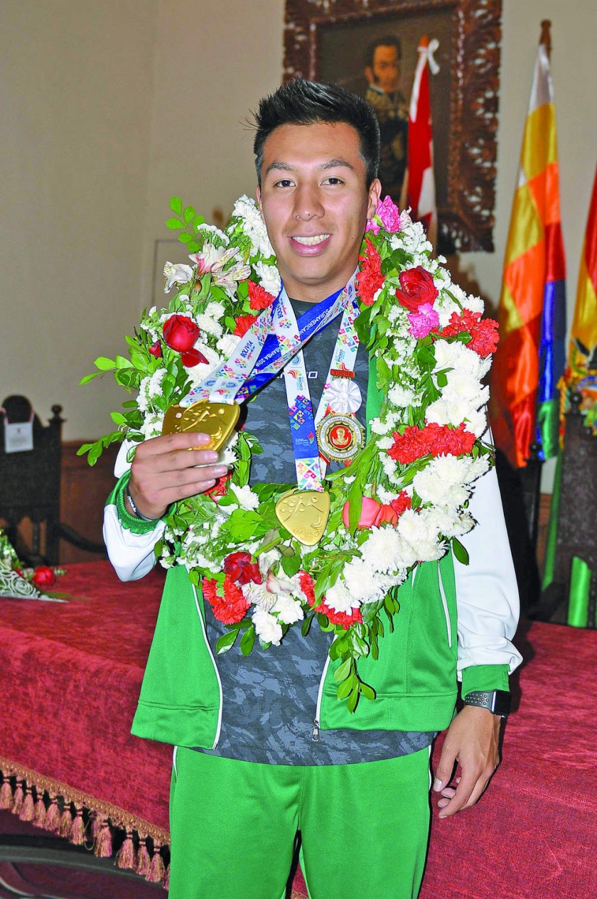 El chuquisaqueño Conrrado Moscoso retornó ayer a Sucre, luego de ganar tres medallas de oro en Cochabamba.