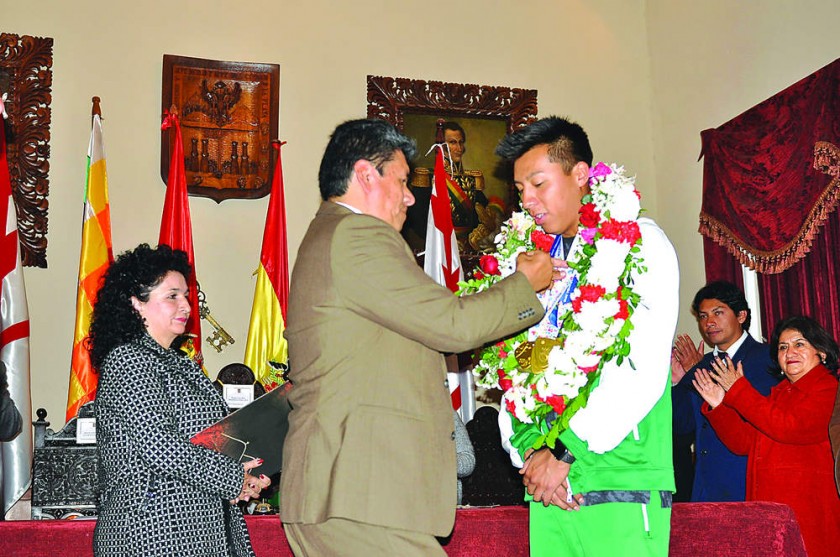 Honran a Conrrado y comprometen respaldo al raquet