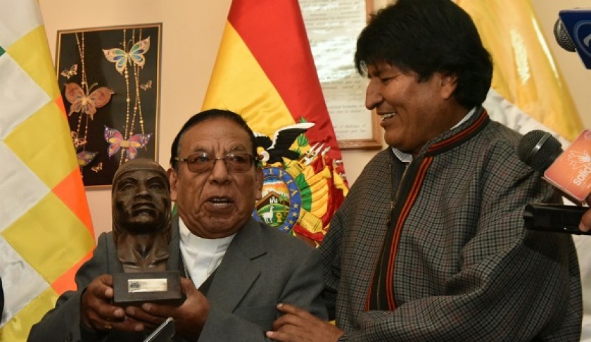 El cardenal Toribio Ticona en una cita anterior con el presidente Evo Morales. FOTO: Internet