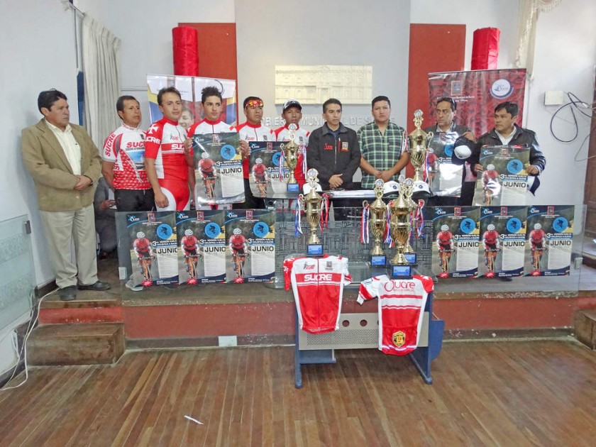 Pedalistas, dirigentes y autoridades relanzaron ayer la III Vuelta Ciclística a Sucre, que se desarrollará este fin...