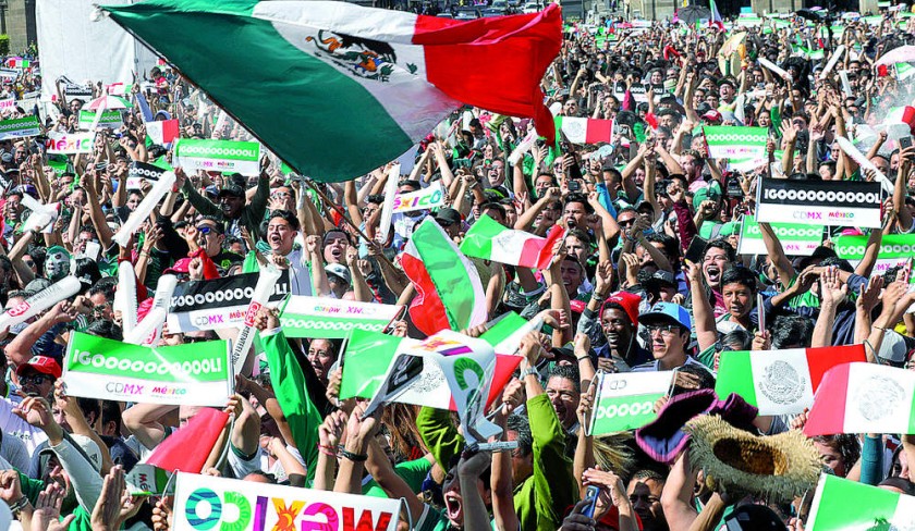 Miles de hinchas coparon el Zócalo de la capital mexicana y provocaron un “sismo artificial” durante el gol de la...