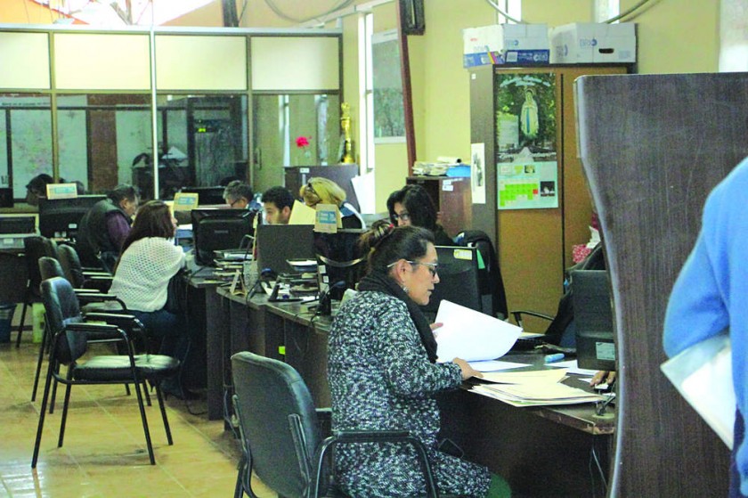ALCALDÍA. En criterio de varios concejales, en algunas dependencias municipales hay excesiva cantidad de personal.