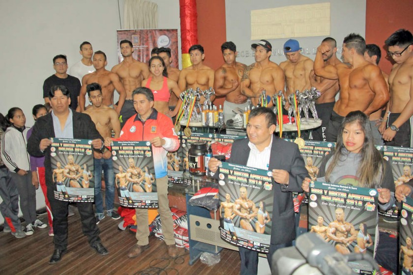 Atletas locales y dirigentes presentaron ayer el Campeonato Nacional de Fisicoculturismo, en la Alcaldía.