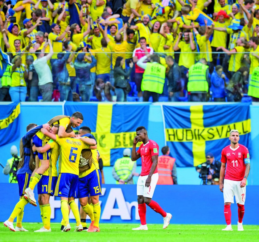 La selección de Suecia festeja el gol de Emil Forsberg, que se constituyó en el único tanto del partido y que le...