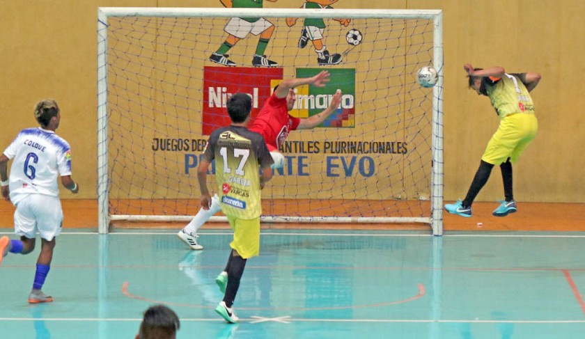 Uno de los goles convertidos por Lizondo en el partido frente a Deportivo Concepción que terminó empatado en el coliseo