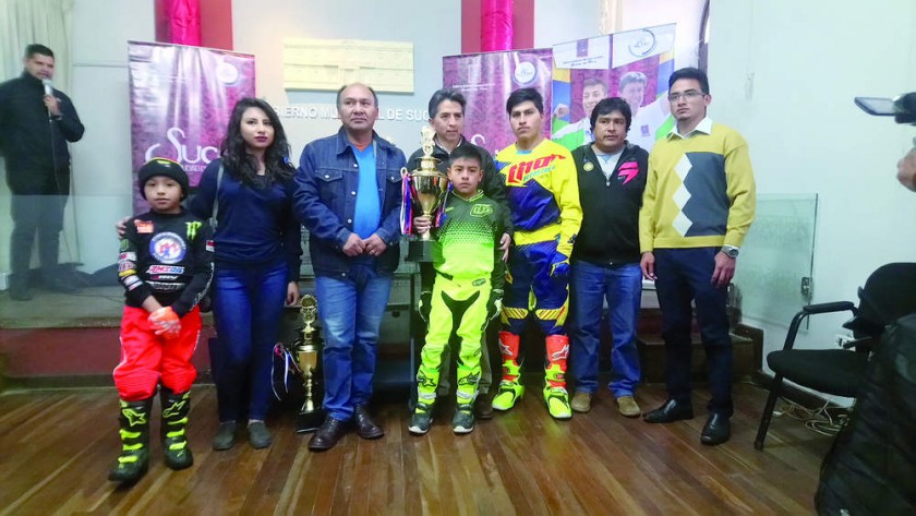 Dirigentes y deportistas participaron ayer en el lanzamiento de la competencia nacional, en la Alcaldía.