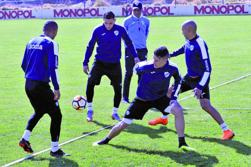 La Academia se aferra al milagro ante Deportivo Cali de Colombia para avanzar a la siguiente fase de la Copa...