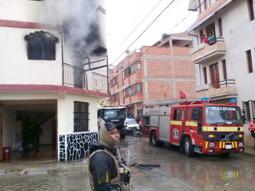 EMERGENCIA. Un cuarto quedó en cenizas tras un incendio por causa de un presunto corto circuito eléctrico.