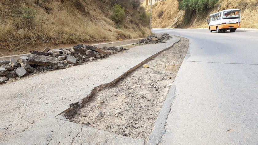 Abandonan obras de recapado en avenida