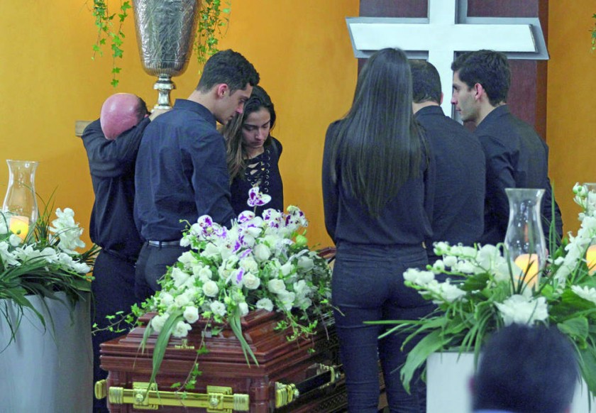 Los restos mortales del ex dirigente llegaron ayer a Santa Cruz y fueron velados por familiares y amigos.