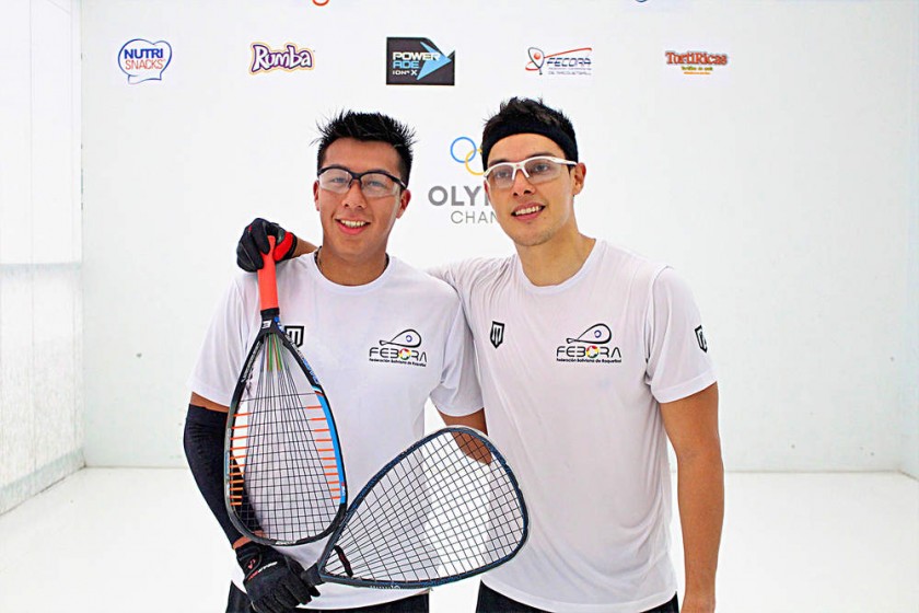 El chuquisaqueño Conrrado Moscoso (i) y el cruceño Roland Keller clasificaron a la segunda fase del Mundial.