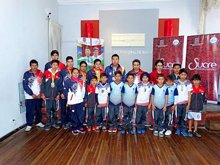 Los deportistas locales que destacaron en karate, ajedrez, fútbol de salón y raquetbol fueron presentados ayer.