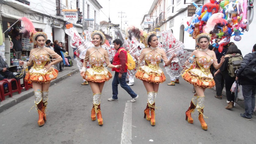 DESFILE. La entrada en honor a la Virgen de Guadalupe muestra la cultura y religiosidad de la población.
