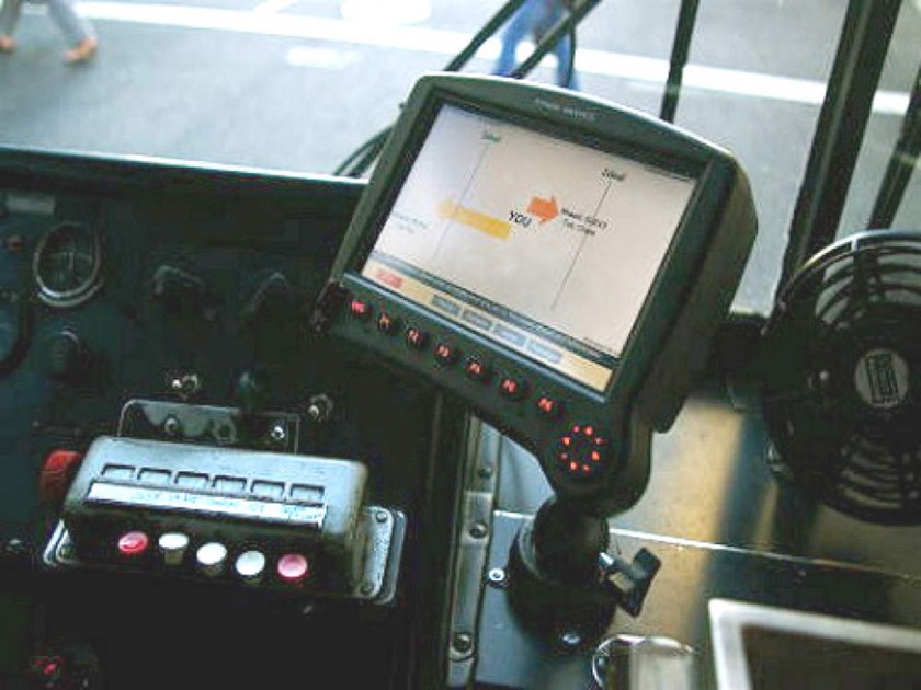 NECESARIO. El sistema de GPS en los buses permite controlar la velocidad y así evitar que los choferes impriman altas...
