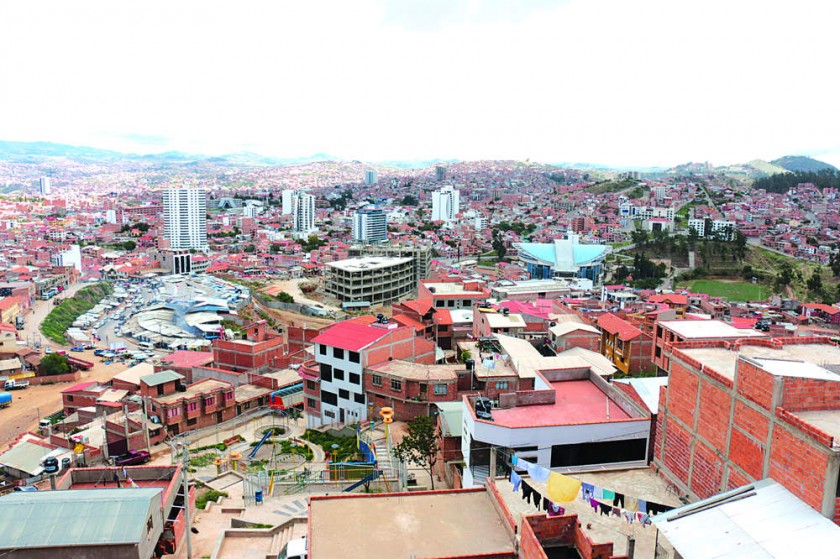 DESARROLLO. El crecimiento urbano de los últimos años muestra un predominio de los marteriales de construcción y la...