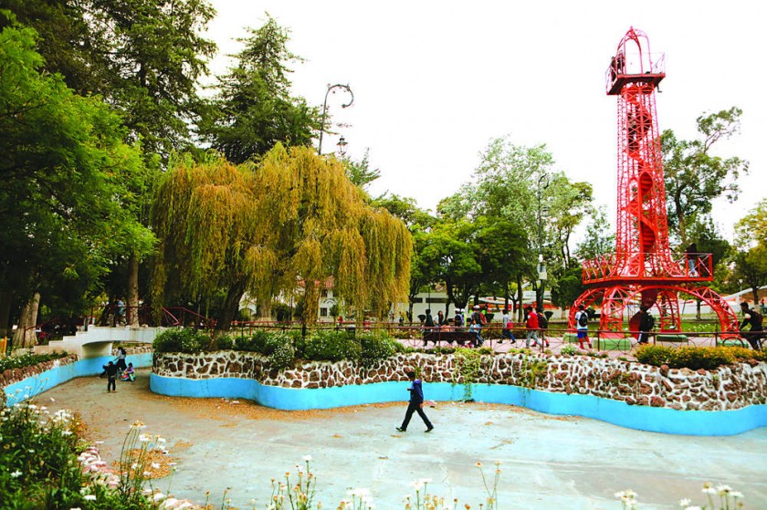 DESCUIDO. La laguna artificial del Parque Bolívar se ha convertido en un lugar descuidado y también desprotegido.