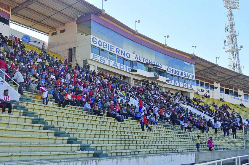 El público chuquisaqueño asistió en buena cantidad al estadio Patria.