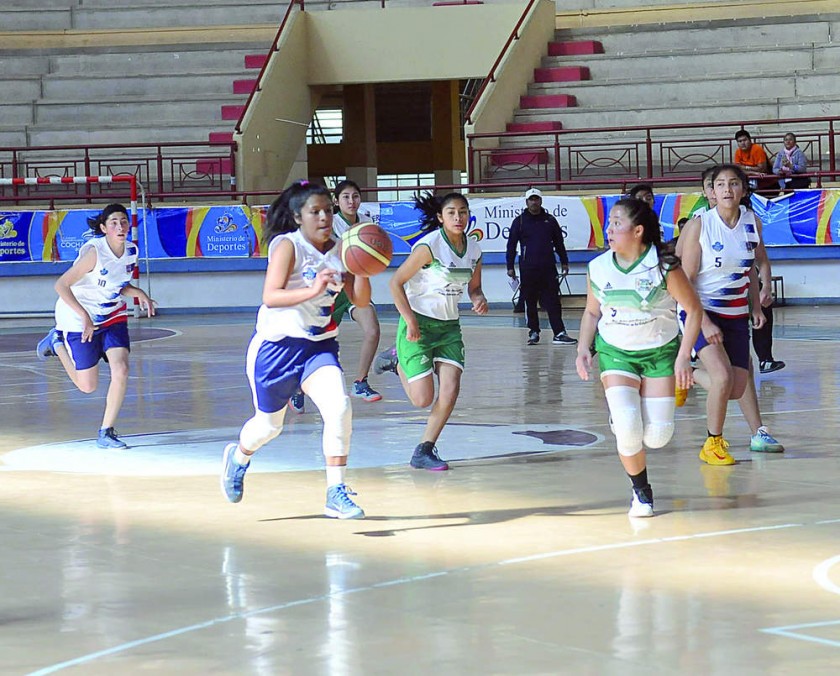 Mariscal Sucre batió a Bolivia de Camargo en básquetbol.