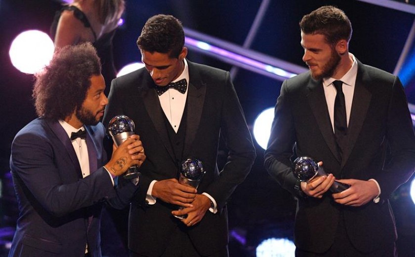 El defensa del Real Madrid, Marcelo, el francés Raphael Vara y el portero español David de Gea . FOTO: EFE