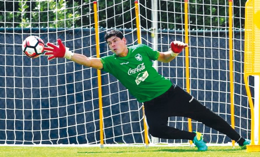 El arquero de la Selección Nacional fichará por el equipo xeneixe si éste avanza a las semifinales de la Copa Libertador