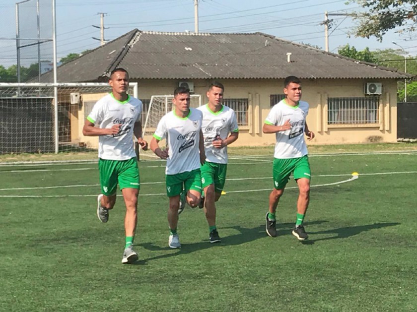 La seleccion boliviana ya se entrena en Asia de cara al duelo contra Birmania, a jugarse este sábado.