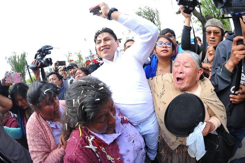 El médico Jhiery Fernández al salir de la cárcel hoy. FOTO: APG
