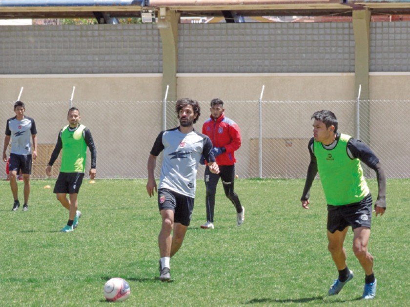 El Club Universitario cerró su semana de trabajo ayer, en la cancha auxiliar del estadio Patria. Hoy el plantel tendrá d