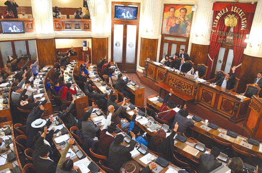 DEBATE. La sesión de la Cámara de Diputados que trató el proyecto de ley que define medidas ante las acefalías en el TSE