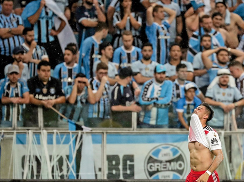 Gonzalo Martínez festeja el gol de penal que le dio la clasificación a River Plate, ante Gremio en Porto Alegre.