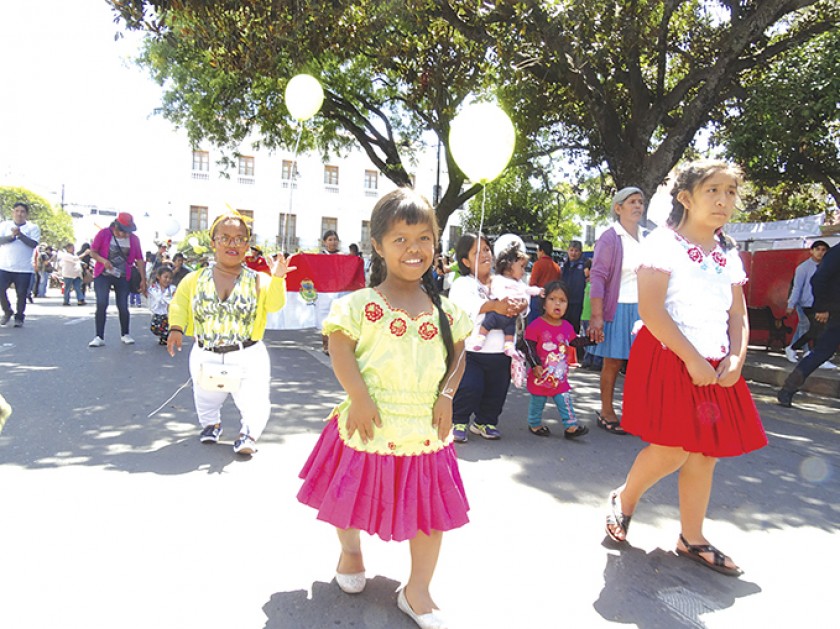 DESFILE. Llegó hasta la plaza 25 de Mayo.
