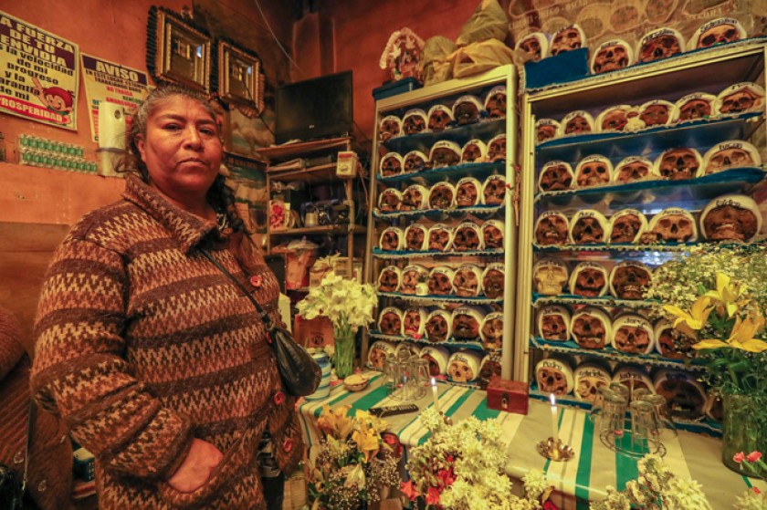 "La casa de los pobres",  templo de culto a las "ñatitas"