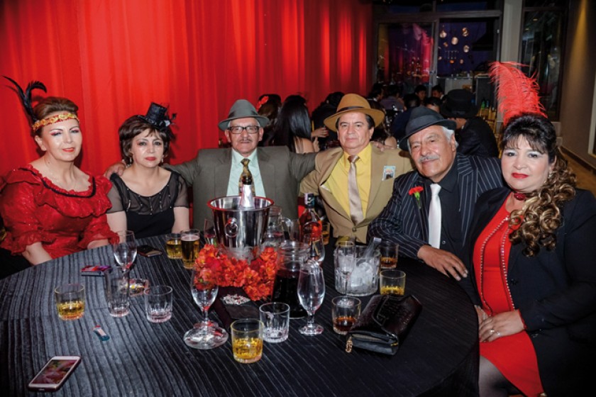 Virginia y Daysi junto a Orlando Careaga, Gustavo Villegas, Freddy y Luz Alurralde
