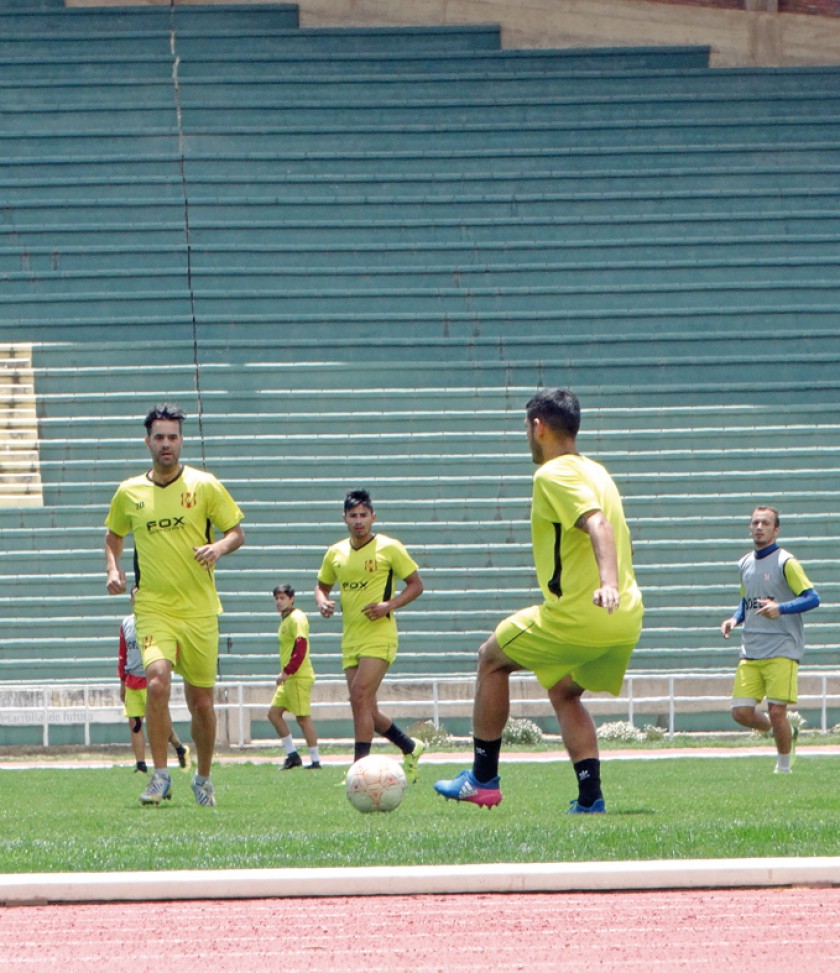 El cuadro capitalino hizo énfasis en las jugadas de ataque en su partido de entrenamiento de ayer en el Patria.