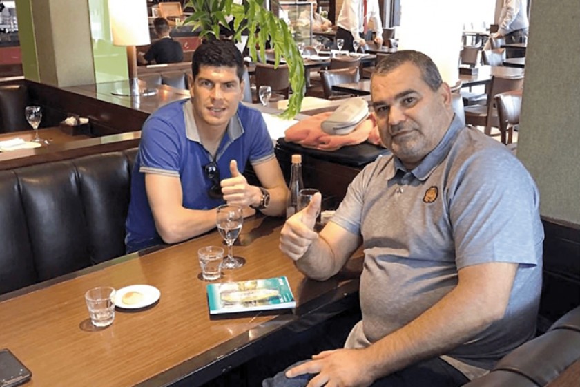 El portero boliviano (i) fue visitado por el paraguayo José Luis Chilavert, ex guardameta de Vélez y la selección de su