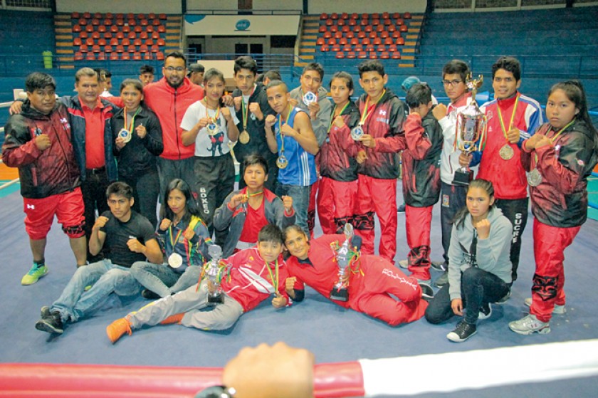 La selección chuquisaqueña participó del campeonato nacional de boxeo con 19 deportistas y logró el título en damas.
