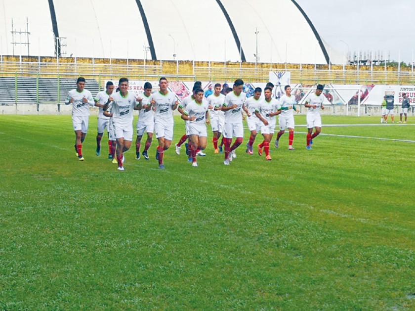 La selección boliviana de fútbol volvió ayer a las prácticas en Dubái a la espera de su segundo partido amistoso en la ú