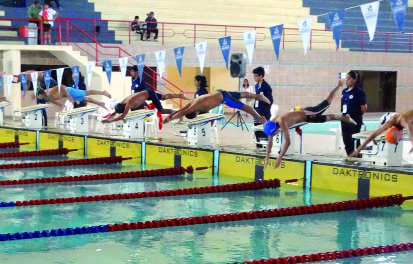 Una de las pruebas realizadas ayer en la piscina olímpica de El Rollo, que acoge desde el viernes los Juegos de la Niñez