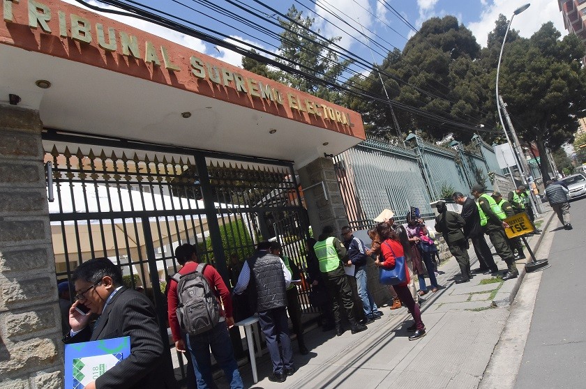 Durante los últimos días, los ciudadanos denunciaron la alteración de sus datos en el padrón de militantes. Foto: APG