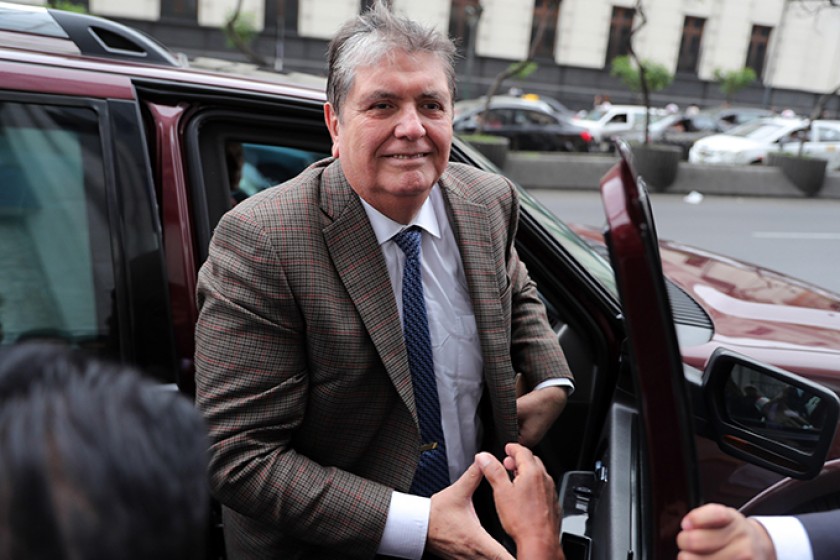 PROCESO. Fotografía del 15 de noviembre de 2018 del ex presidente peruano Alan García antes de solicitar asilo en la emb