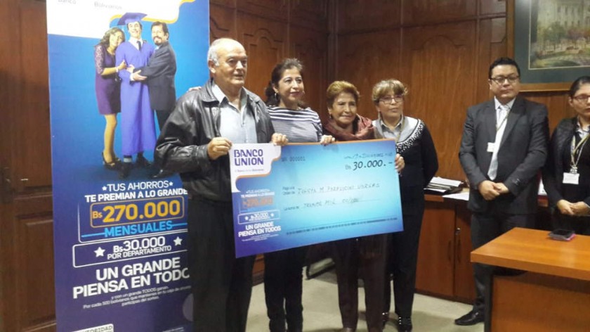 el-banco-uni-n-premia-a-ganadora-de-campa-a
