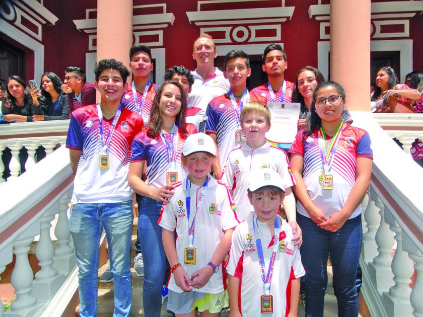 Los integrantes de la selección chuquisaqueña de squash que clasificaron al Sudamericano de Cochabamba.