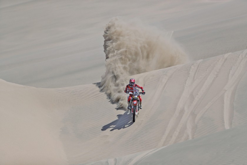 El boliviano Daniel Nosiglia está cerca de entrar a los diez primeros lugares de la categoría motos.