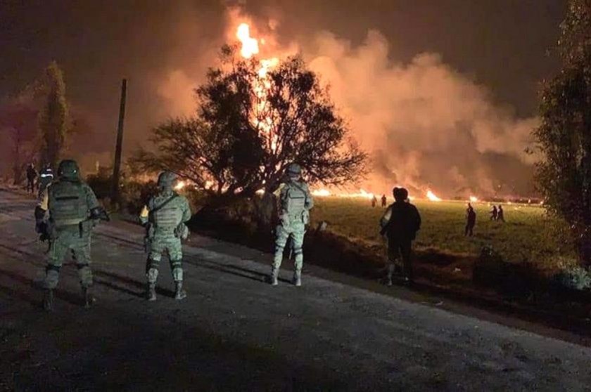 Al menos 21 personas murieron este viernes y 71 resultaron heridas al estallar una toma clandestina de gasolina. EFE