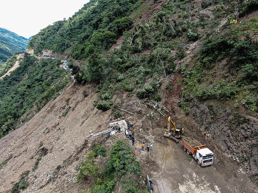 Una imagen panorámica del derrumbe en la carretera a Caranavi, en la zona de los Yungas de La Paz. FOTO: APG